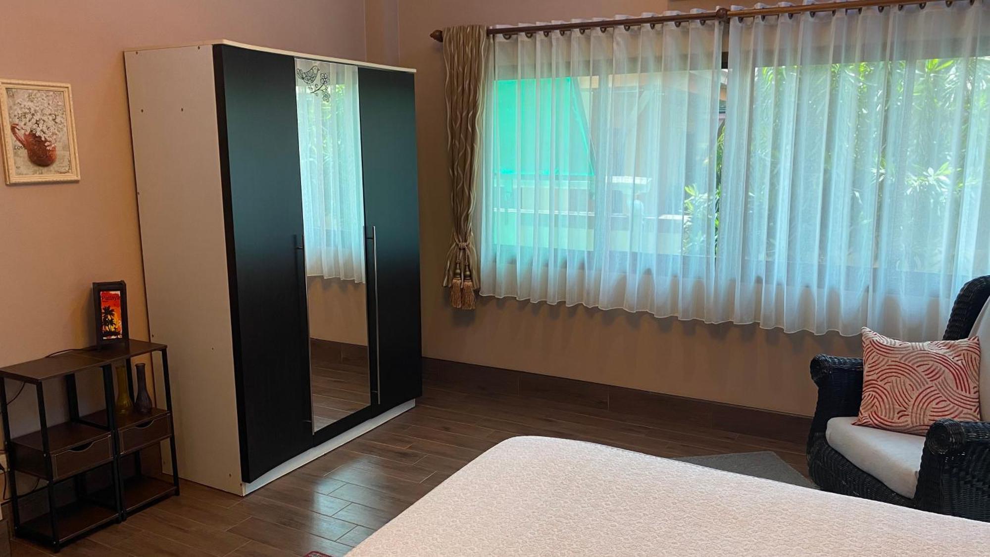 Big Comfortable Villa Na Chom Thian Bagian luar foto