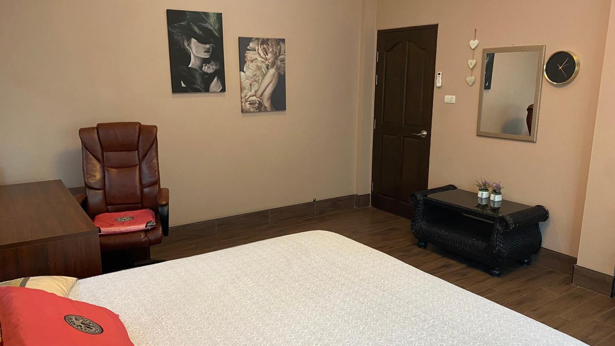 Big Comfortable Villa Na Chom Thian Bagian luar foto