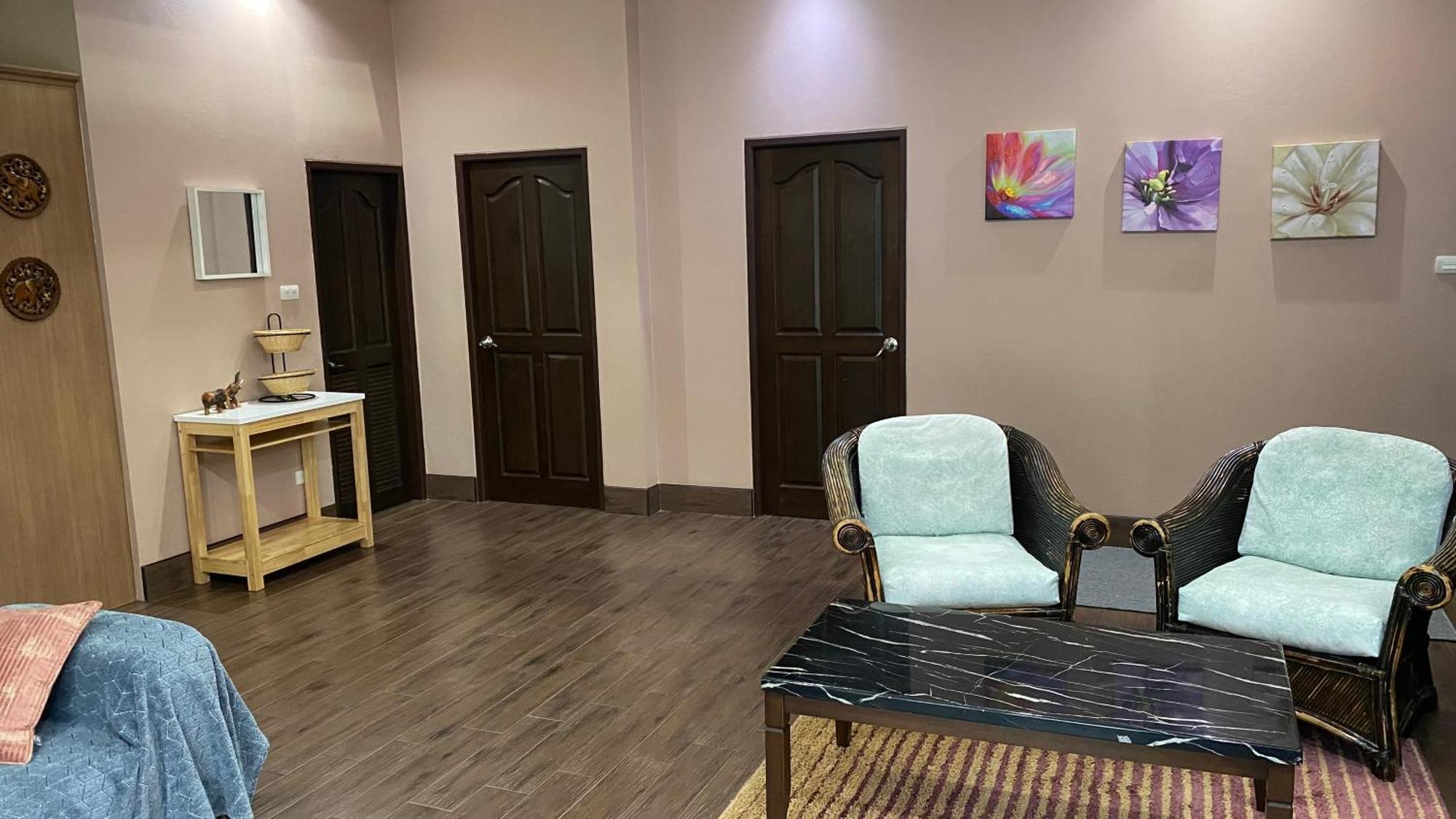 Big Comfortable Villa Na Chom Thian Bagian luar foto